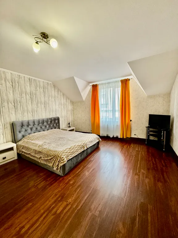 Шикарная квартира у центрального входа в парк