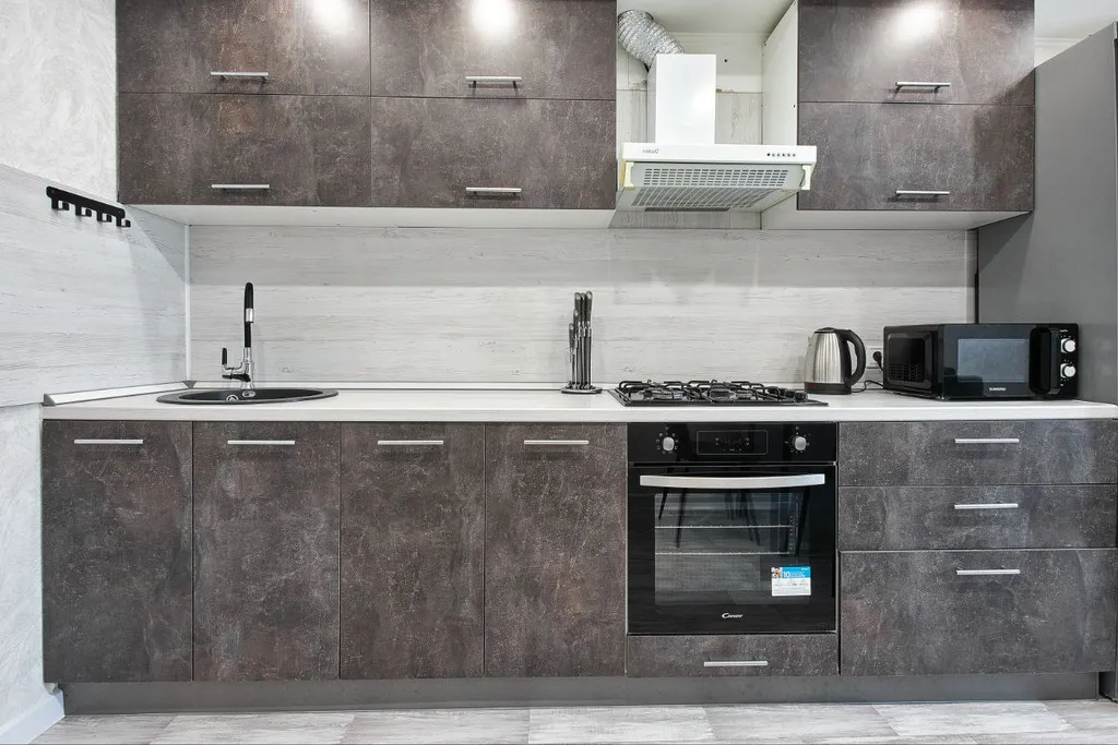 Светлая квартира с большой кроватью и Smart TV