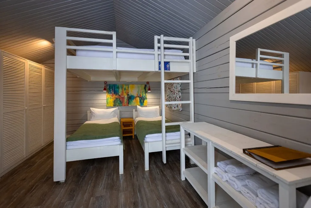 Домик с видом на озеро