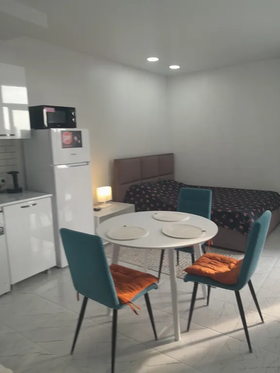 Уютная студия в центре с видом на горы