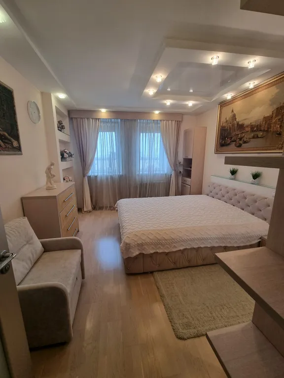 Просторная 2-х комнатная квартира недалеко от площади Победы в тихом центре