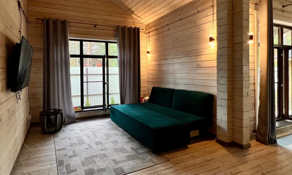 Дом и баня на дровах в сосновом лесу