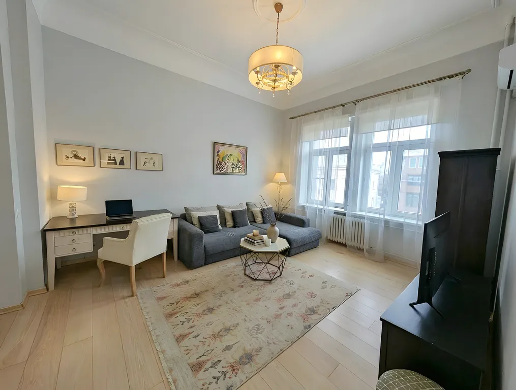 Квартира Патриаршие пруды: Элитная квартира с видом и дизайнерским интерьером — Москва