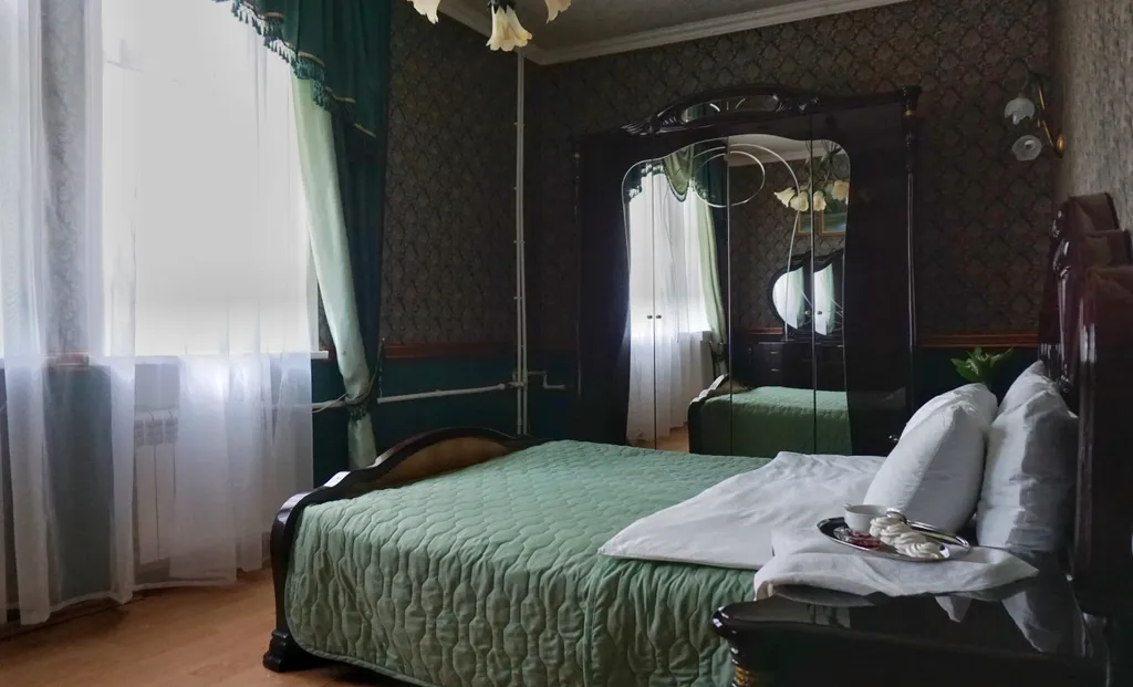 Трешка с изолированными спальнями в центре