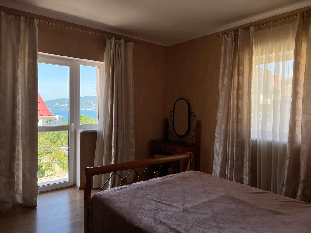 Дом с бассейном и баней