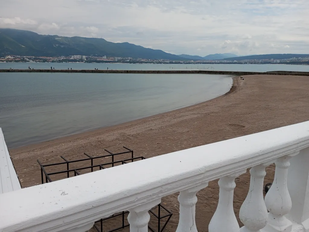 Квартира Просторная квартира в 5 минутах от моря с отдельным входом — Геленджик