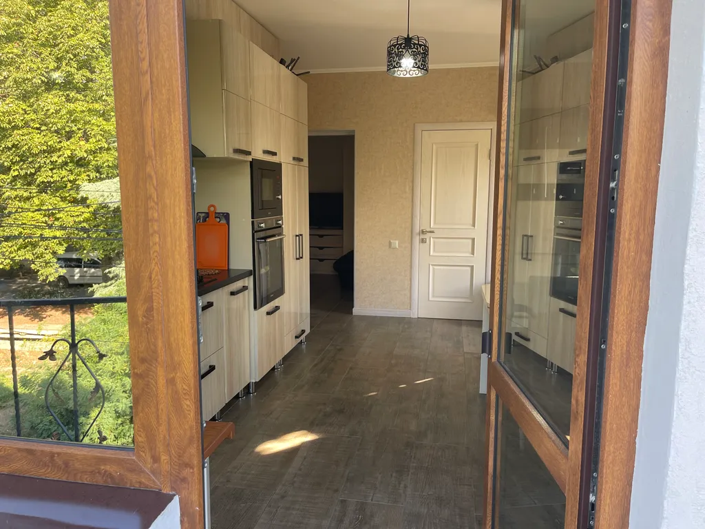 Второй этаж в трёхэтажном доме