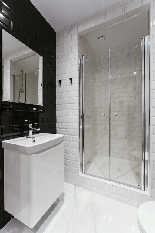 Мини-отель Imperial Joy находится на 2 этаже караоке-бара