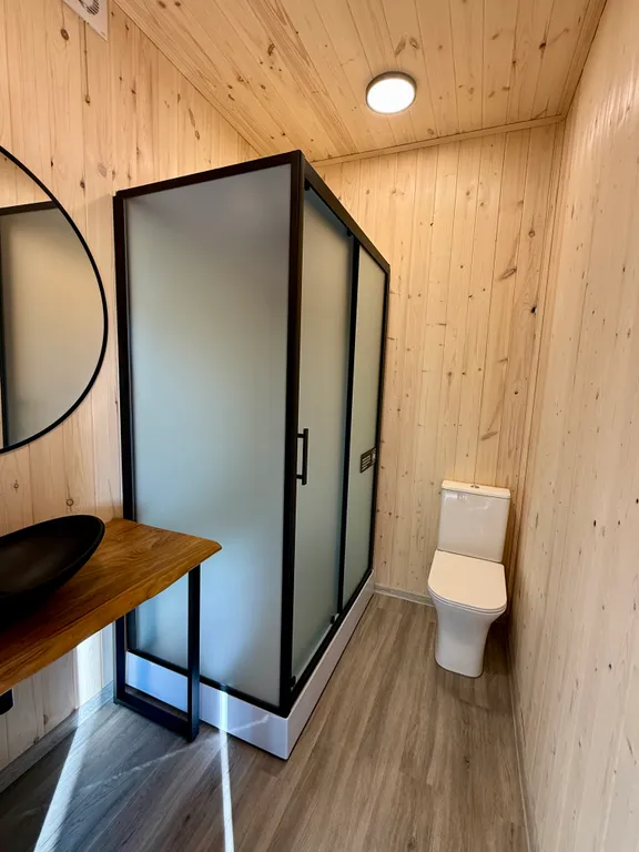 Гостевой домик от Mountain House с бассейном на первой линии