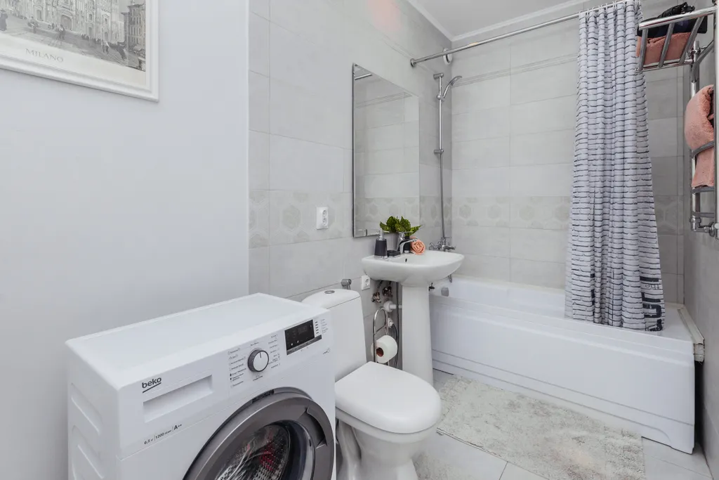 Солнечная студия со своим двориком и летним бассейном