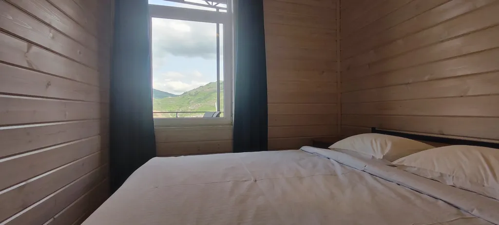 Коттедж с видом на горы и террасой