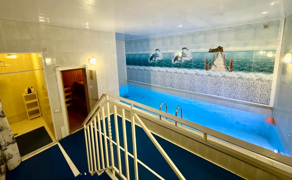 Дом с бассейном