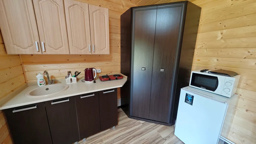 Фиолетовая студия делюкс с собственной террасой и отдельным входом