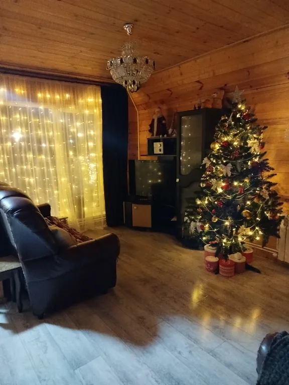 Дом с баней и панорамными окнами на первой линии