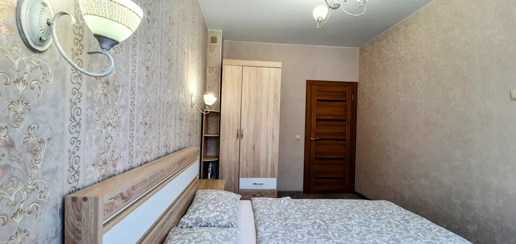 2-комнатная квартира рядом с ТРЦ Аура — аренда посуточно в Сургут