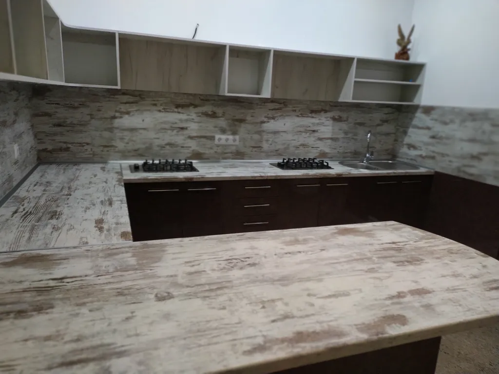 Трёхместный номер на втором этаже с видом на море