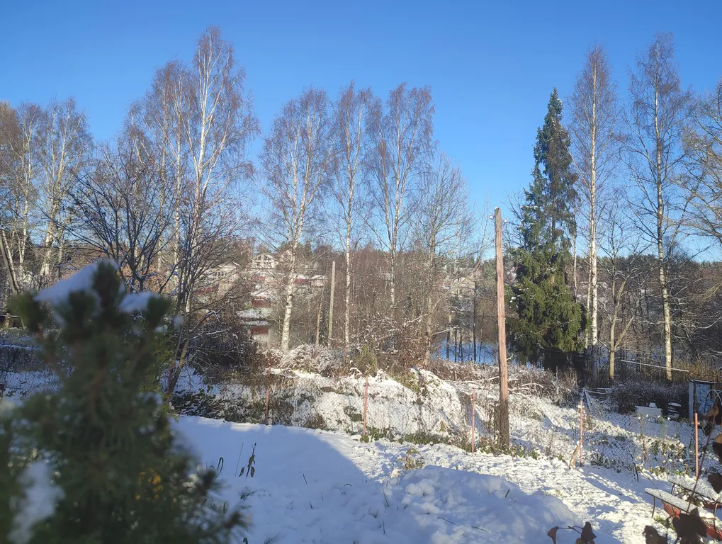 Просторный коттедж у озера с шикарным видом для большой компании