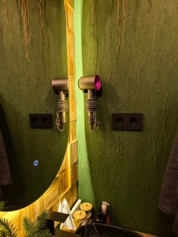 Домик для пар, чаном на дровах и видом на березовый лес в МО.