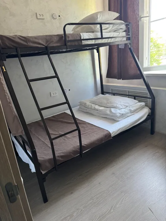 Койко-место в двухместном номер с полуторной и односпальной кроватями.