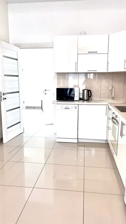 Большая трёхкомнатная квартира с видом на море и лес