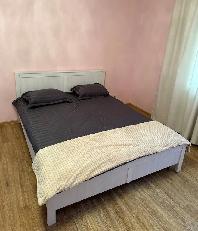 Просторная квартира с видом на горы недалеко от центра города