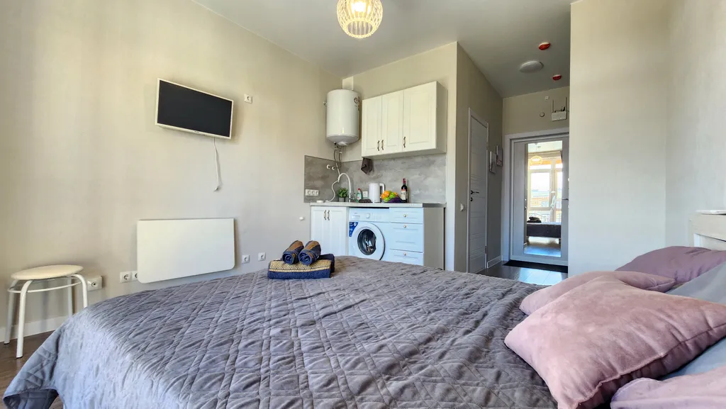 Шикарная студия с видом на бассеин