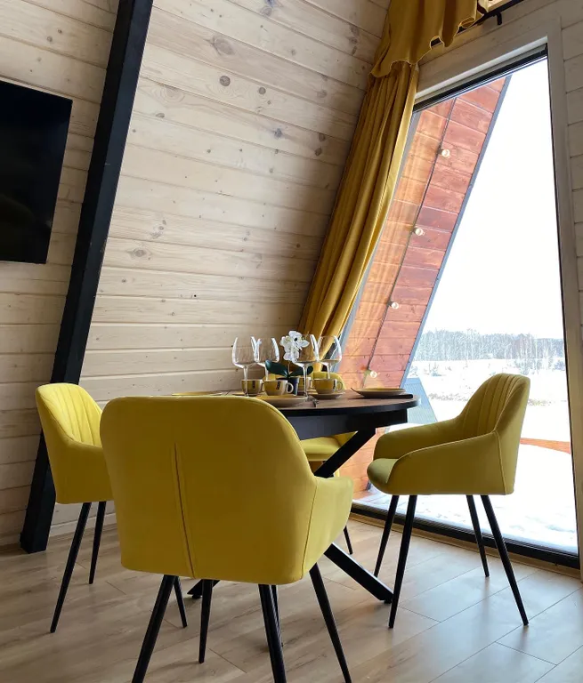 Треугольный дом A-фрейм с панорамными окнами Космос