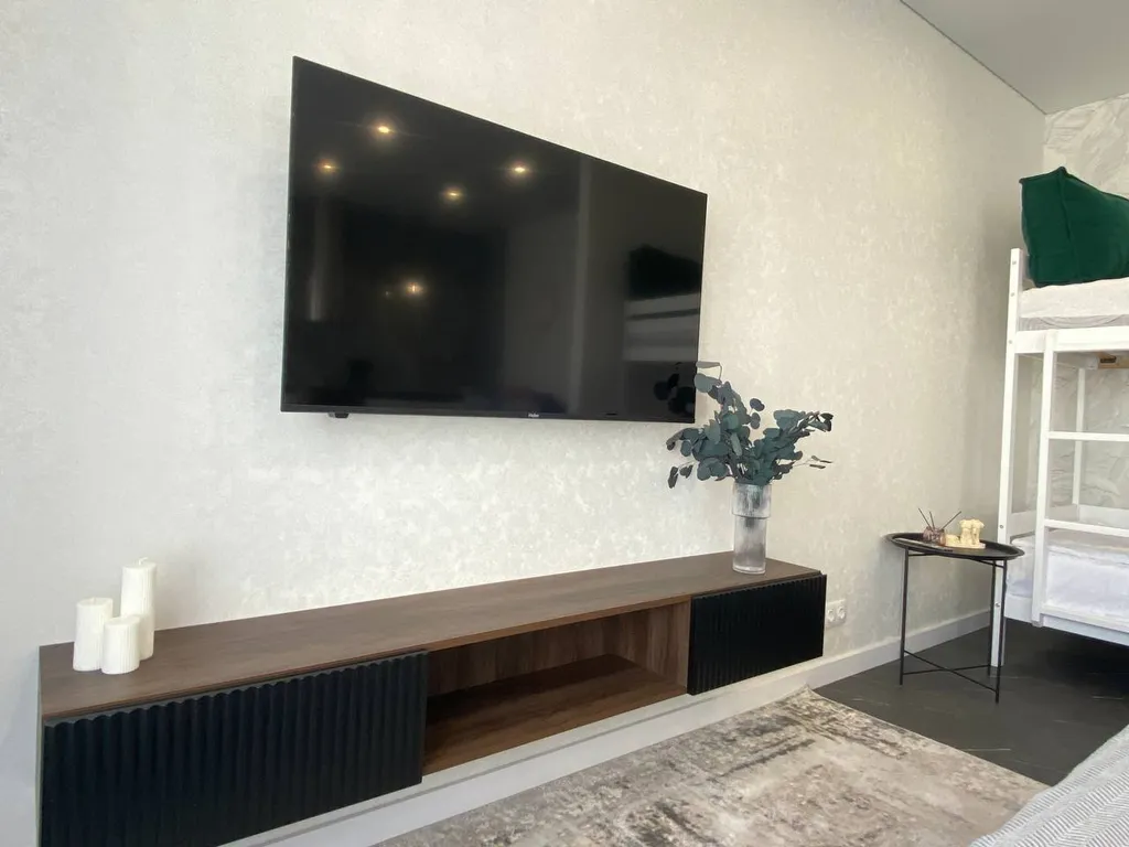 Шикарная квартира рядом трассой при заезде в город, со своей стоянкой