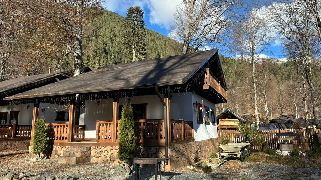 Шале с видом на горы и реку Moon House Arkhyz