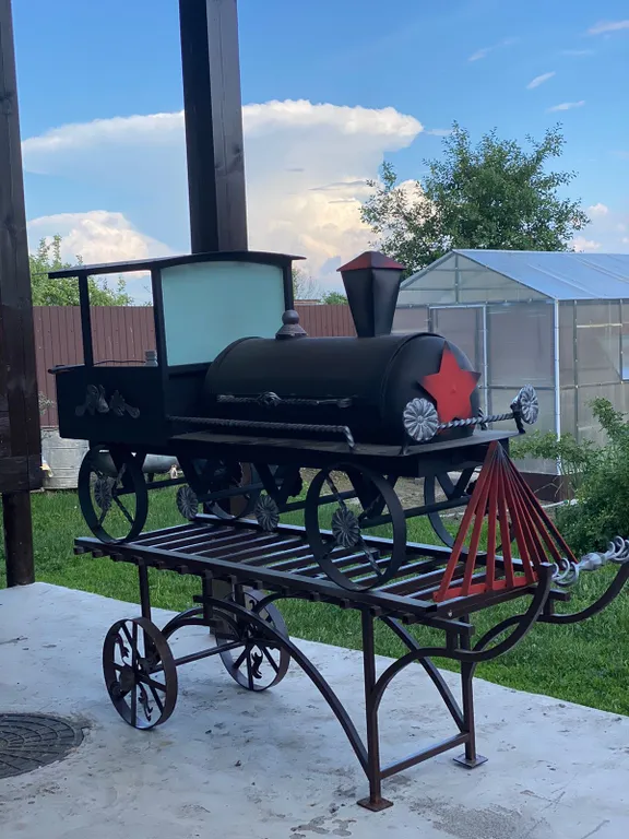 Домик на берегу Камского моря