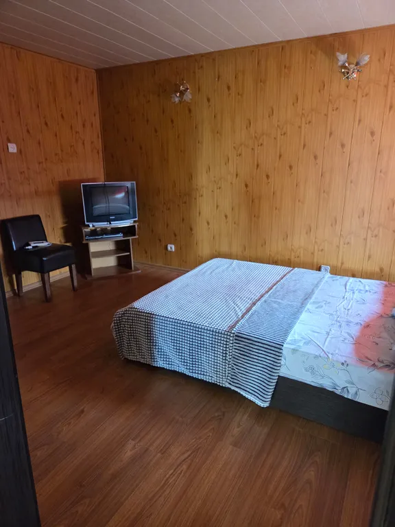 Дом на пляже озера