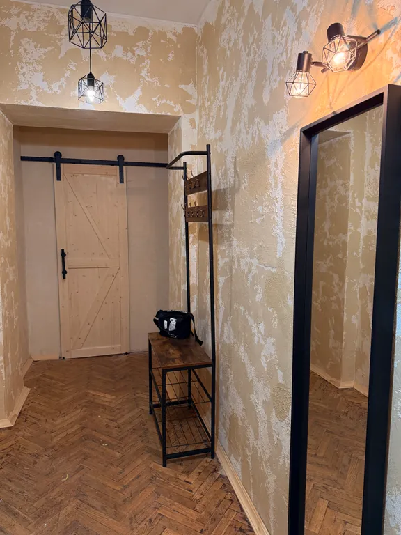 Новенькая ретро-лофт двушка в самом центре