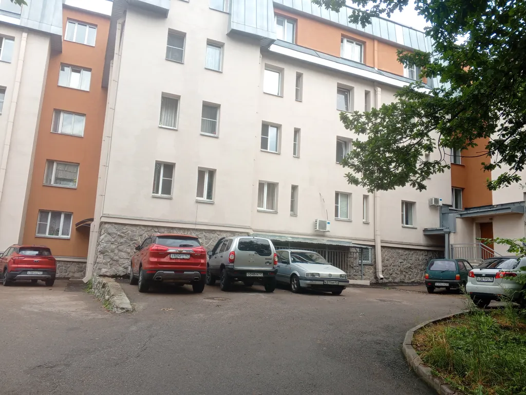 Студия напротив часовой башни