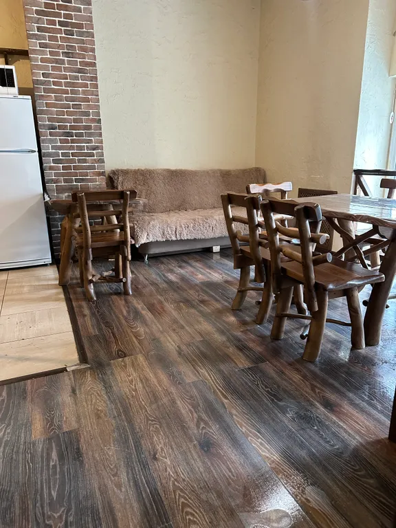 Уютная квартира на мансардном этаже с видом на горнолыжный склон, лес