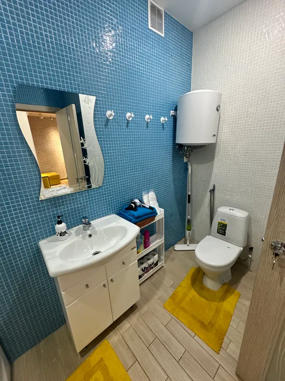 Просторная квартира с отдельным входом возле гипермаркета Перекресток