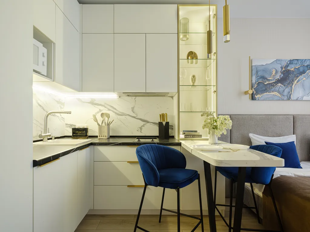 Дизайнерская студия с видом на сосны с закрытым двором