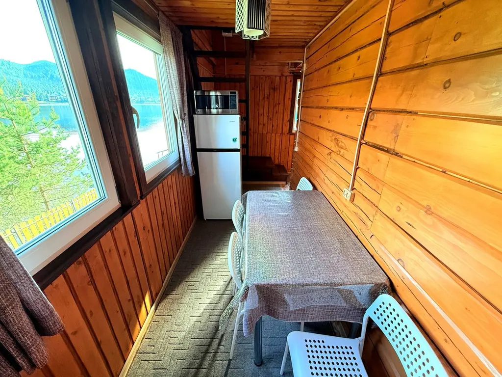 Дом с видом на озеро