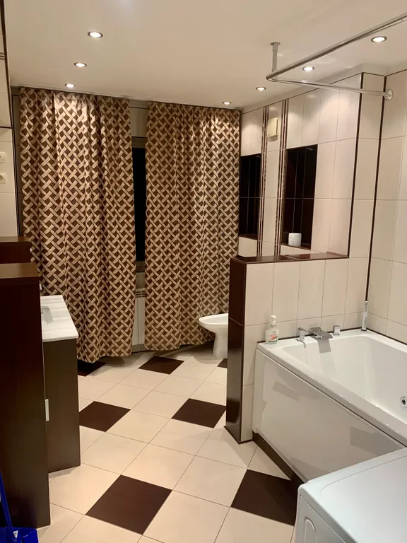 4-комнатная квартира с камином, рядом Центральная площадь