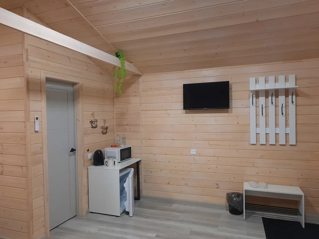 Уютный четырехместный Домик де-люкс с двухспальной кроватью