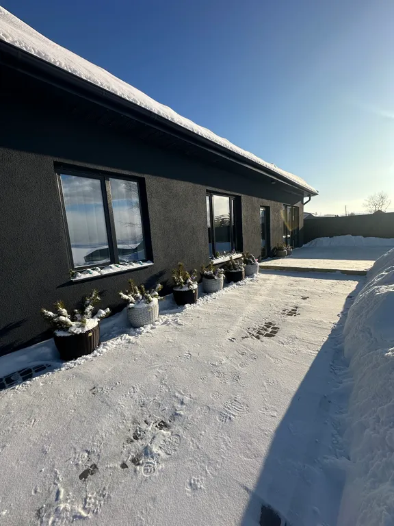 Коттедж "Грей Вилла"  на берегу водоема с потрясающими видами