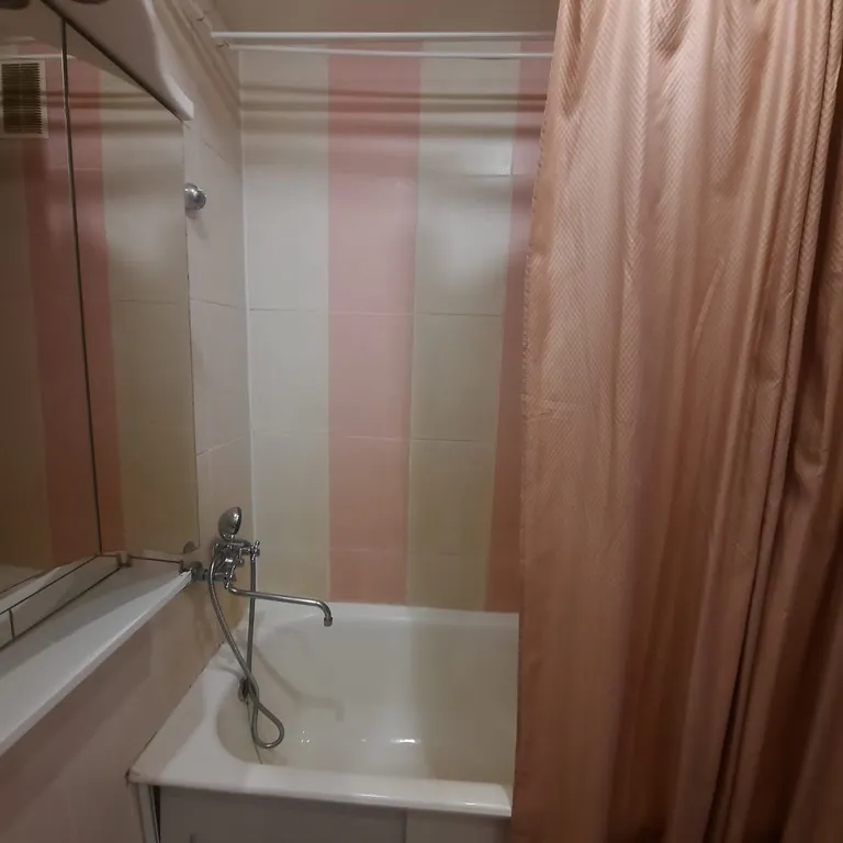 Свежая, уютная квартира в центре города с мебелью и бытовой техникой