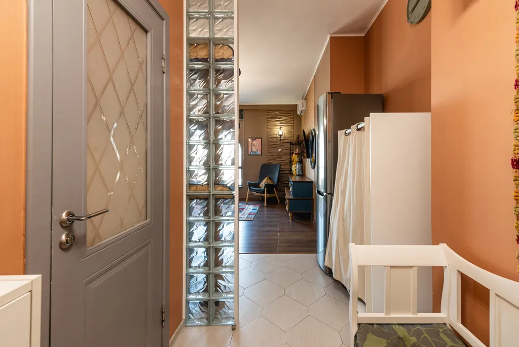 Атмосферная, яркая квартира в районе ТРЦ Мега