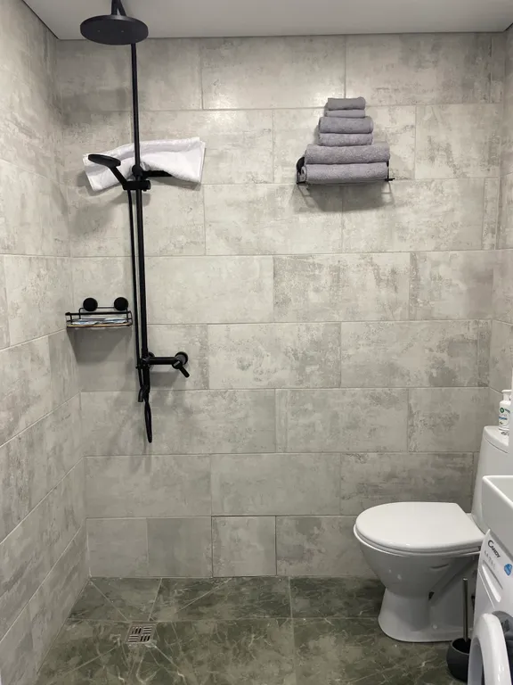 Дом в стиле барнхаус с тёплым бассейном и сауной