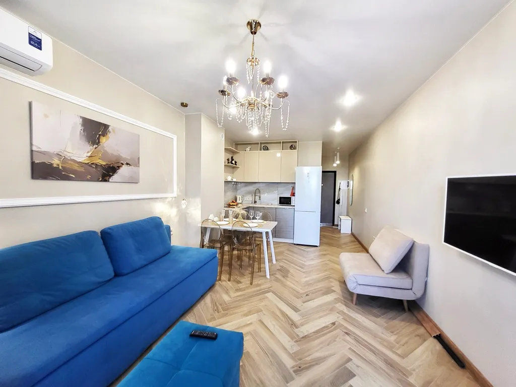 Видовая квартира с подогреваемым бассейном в ЖК Лучистое