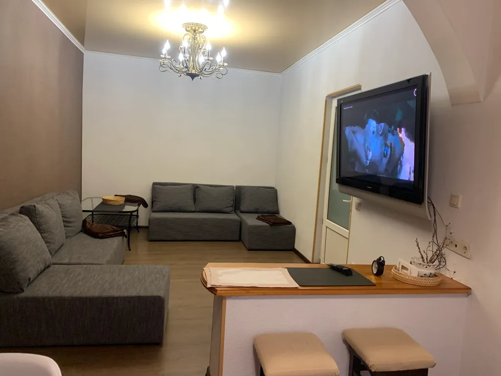 Просторная, уютная трёхкомнатная квартира в центре Пицунды