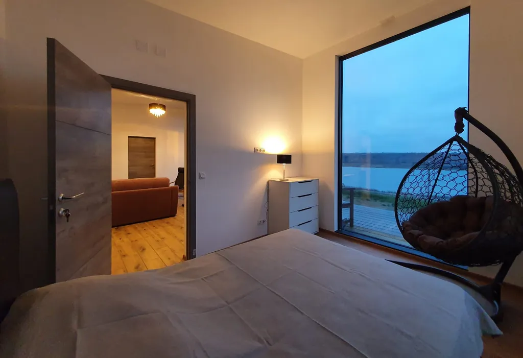 Дом с видом на озеро