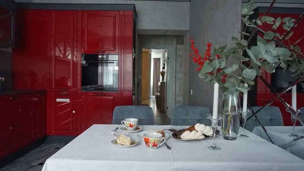 Стильная двушка с яркой кухней