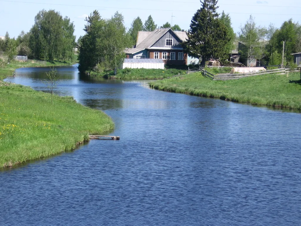 Дом на берегу реки