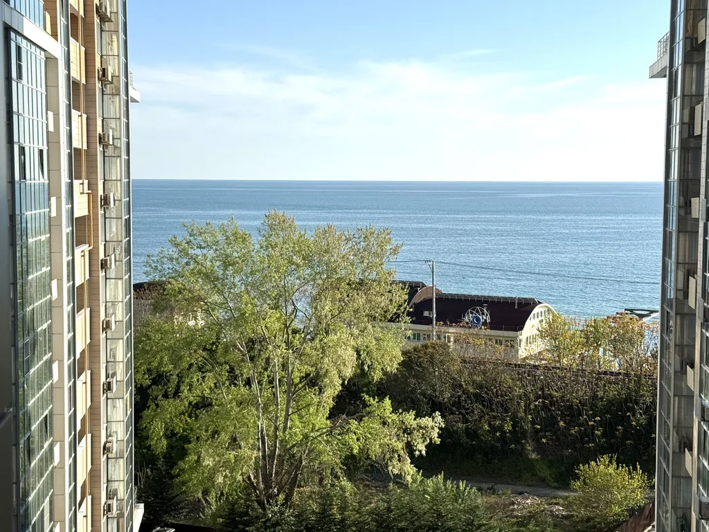 Квартира Двухкомнатная квартира с балконом и видом на море на первой линии — Сочи