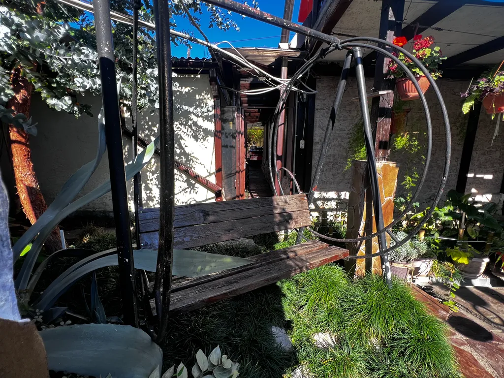 Квартира Квартира Четырёхместный номер с двухспальной кроватью и двухспальным диваном — Сухум